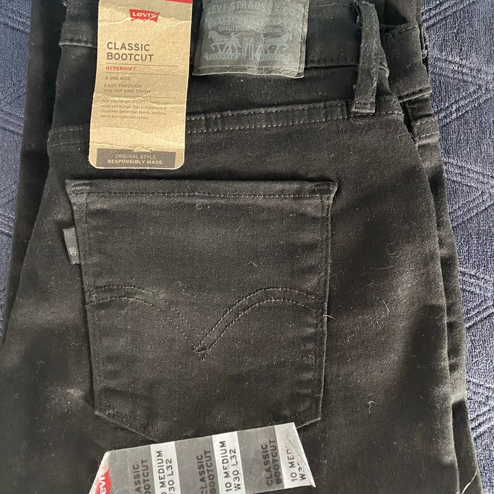 Brand New Levis NWT